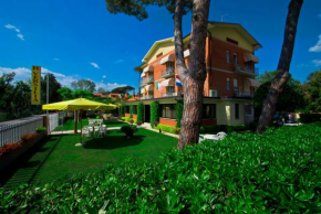 Гостиница Hotel Versilia  Лидо Ди Камайоре